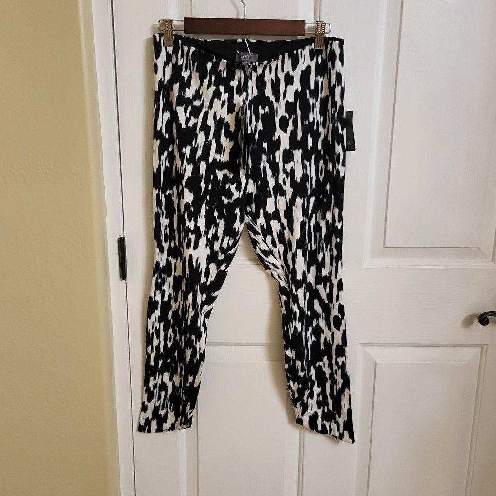 Lysse  lightweight Ponte Black and White leggings NWT - Size: Large